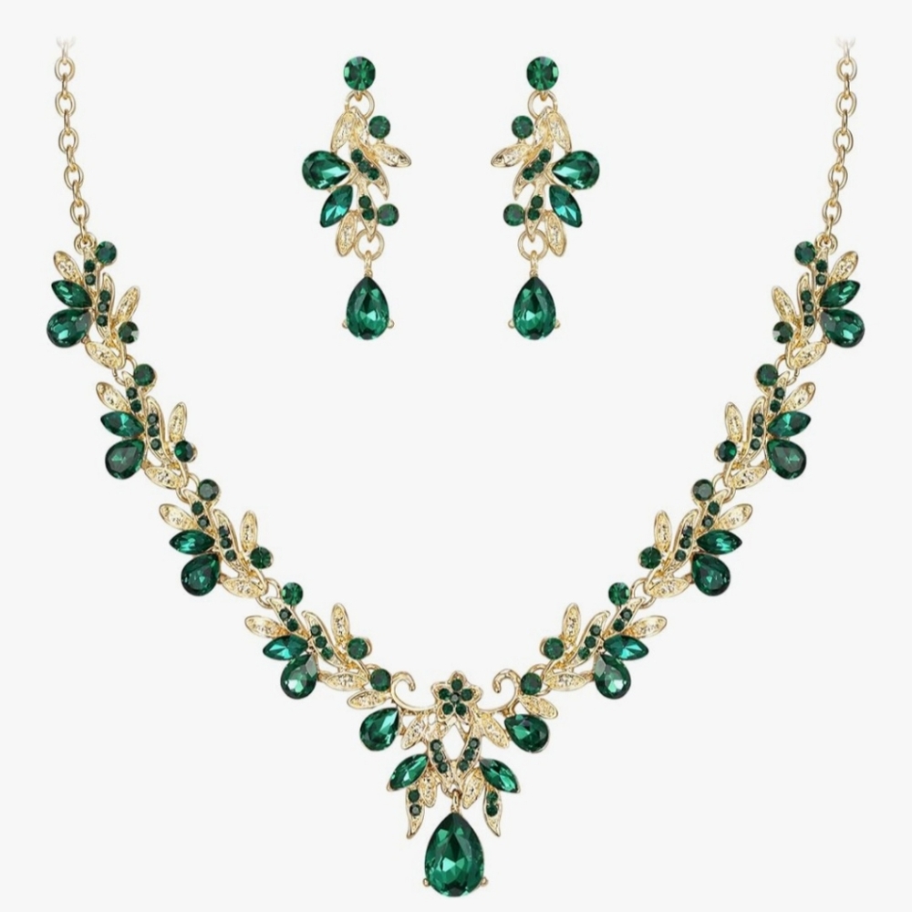 Elegant Green and Gold Jewelry Set
